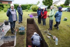 acfa-members-admire-ians-trenching-techniques