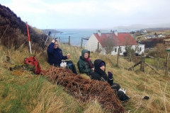the-red-team-have-lunch-in-the-lee-of-flashader-broch