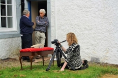 15-lochgoilhead-2016-rachel-dugie-and-jimmy-siims-at-back-door-2