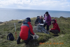 Fred Hay Ian Marshall ACFA and Ollie Rusk Glasgow University with Flora who was born in Balephuil on the slopes of Ceann aMhara Tiree